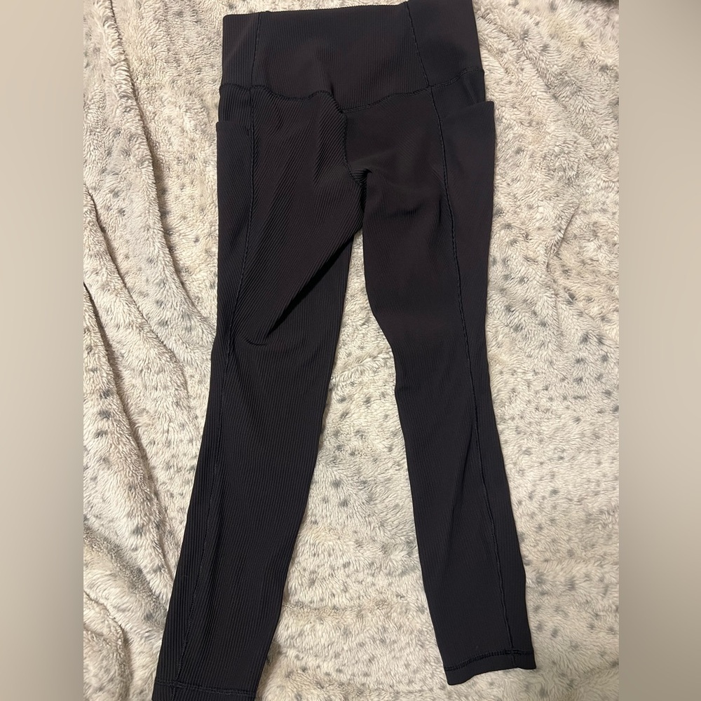 Athleta salutation stash pocket 7/8 black rib crop EUC - Picture 4 of 7